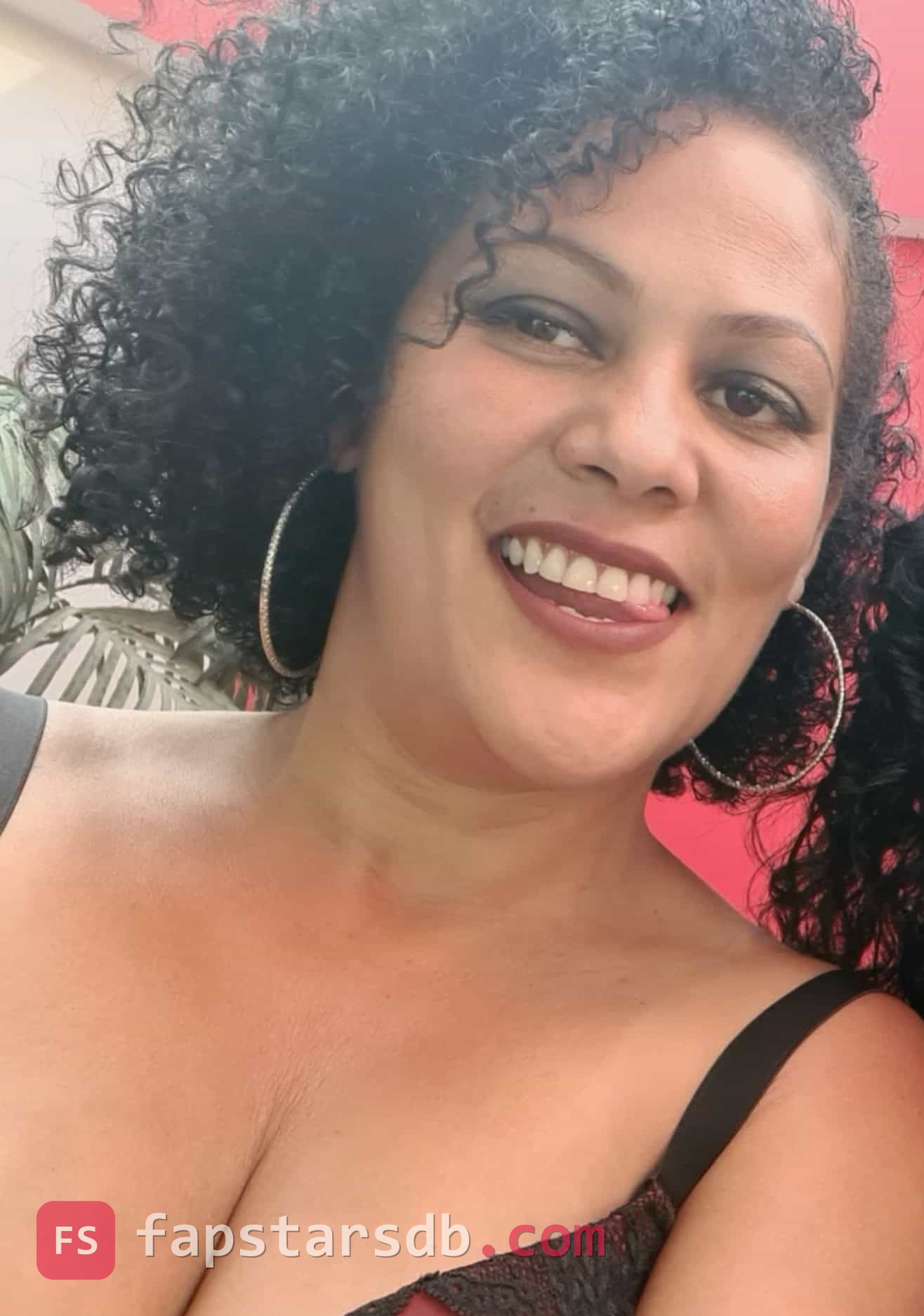 Nira Black