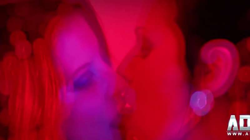 Juicy Threesome Qc Hd
