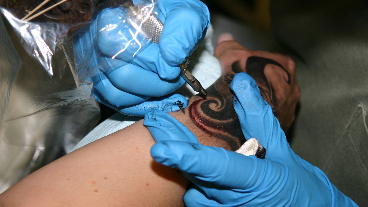 Wrist Tattoo Session with Busty Blonde Alira Astro
