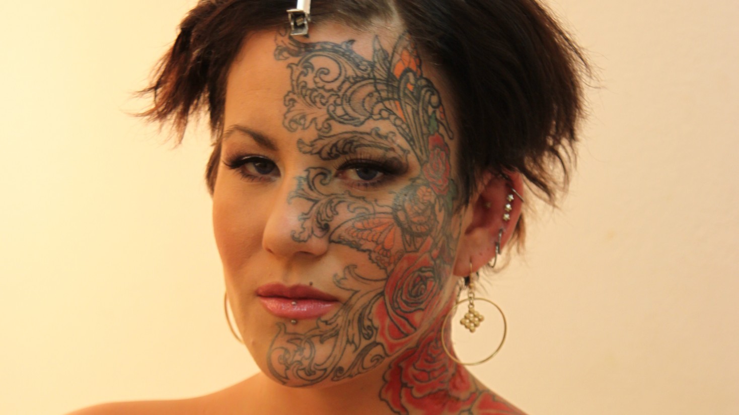 Evilyn Ink Shaves Half of her Hair