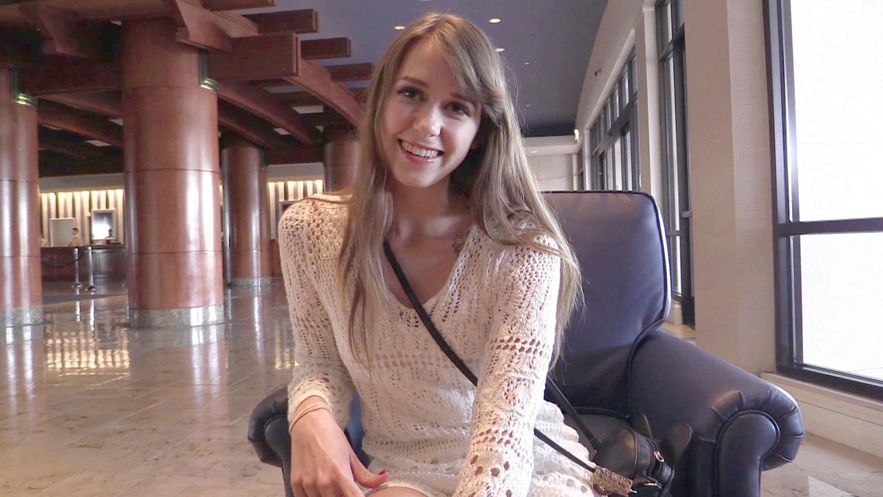 Zoey Laine Gets A Facial At Her Audition