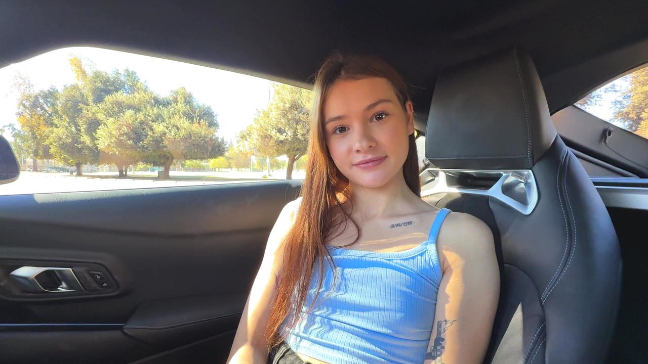La Bella Ragazza Europea Matty Mila Perez Si Abbassa Su Un Cazzo Americano