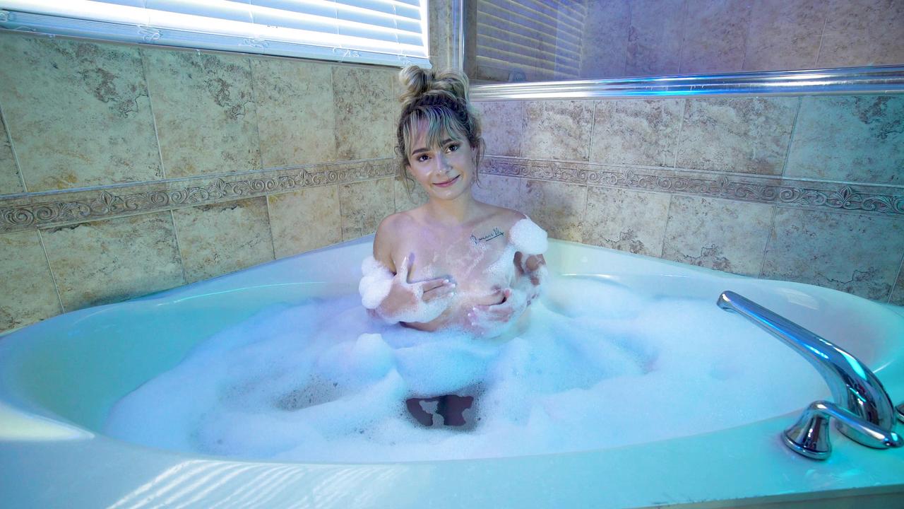 Anna Mae Is A Dirty Whore That Gets Fucked RAW In The Shower