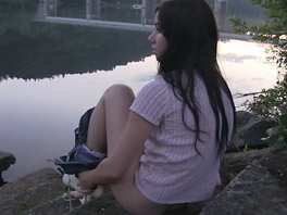 Jaqueline does striptease by the river