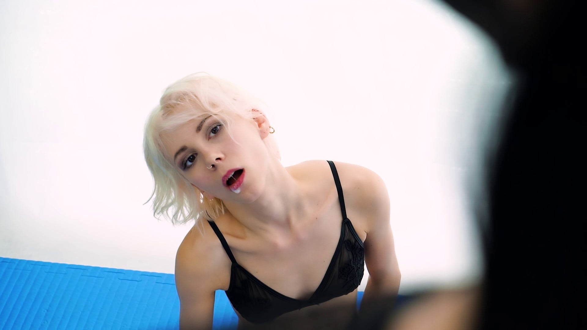 Dee Tests Her Mask on Lilith