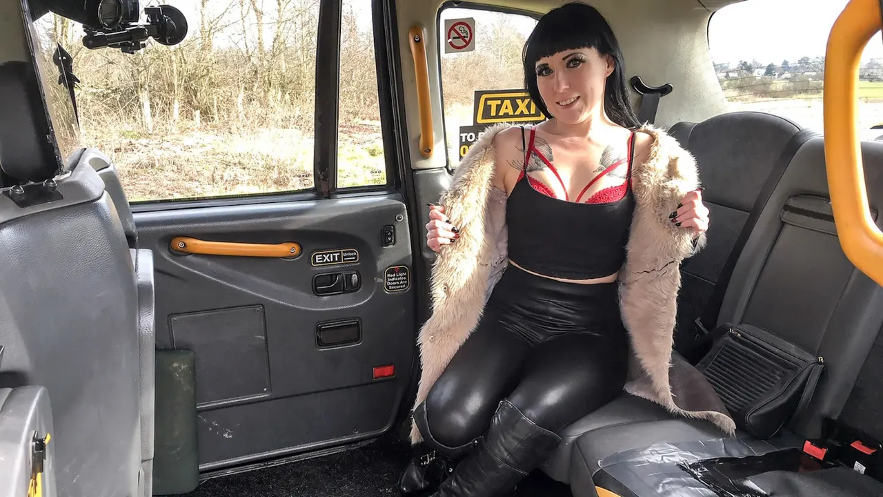 Taxi threesome with great rimming