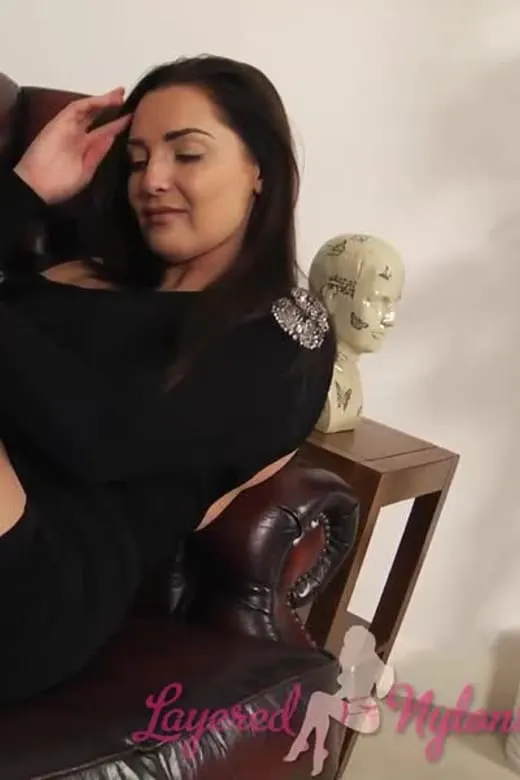 Daisy Watts on Layered Nylons