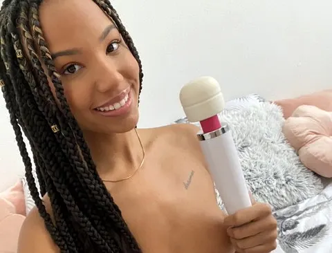 SUPERPRIVATE - Romy Indy