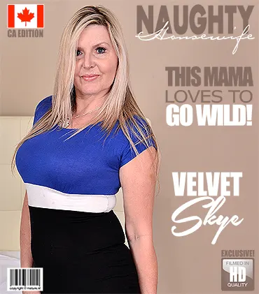 Canadian MILF fooling around