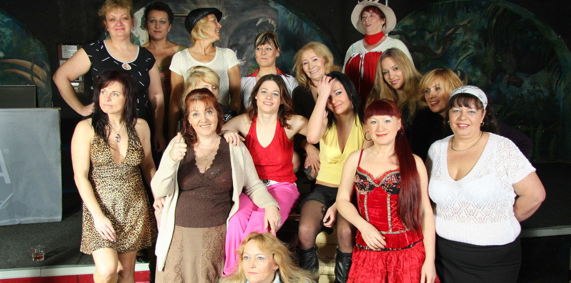 Big mature sex party at the lesbian bar