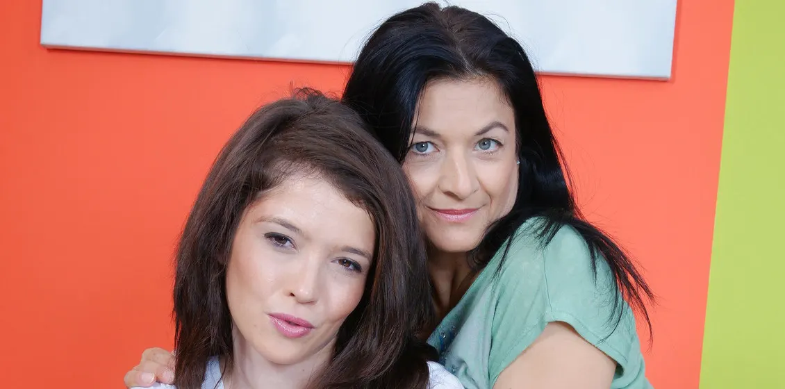 American Teen Babe and lesbian MILF go muffdiving and give each other rimbjob