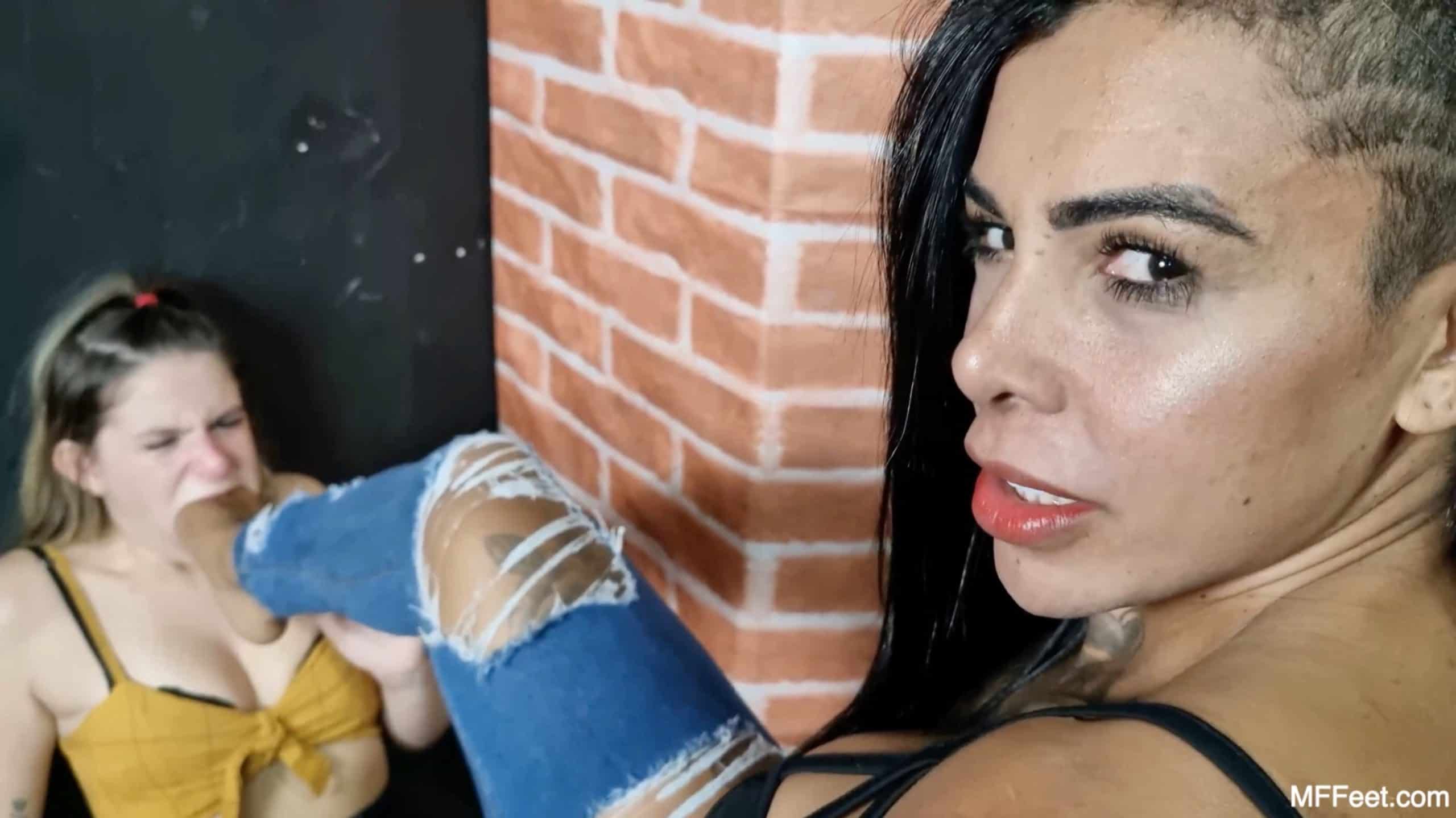 Suck My Giant Feet, Cabaret Slut!