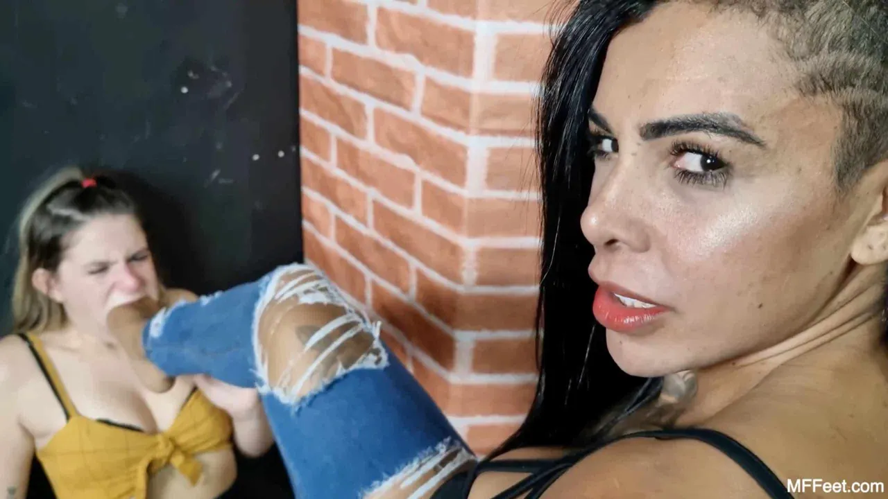 Suck My Giant Feet, Cabaret Slut!