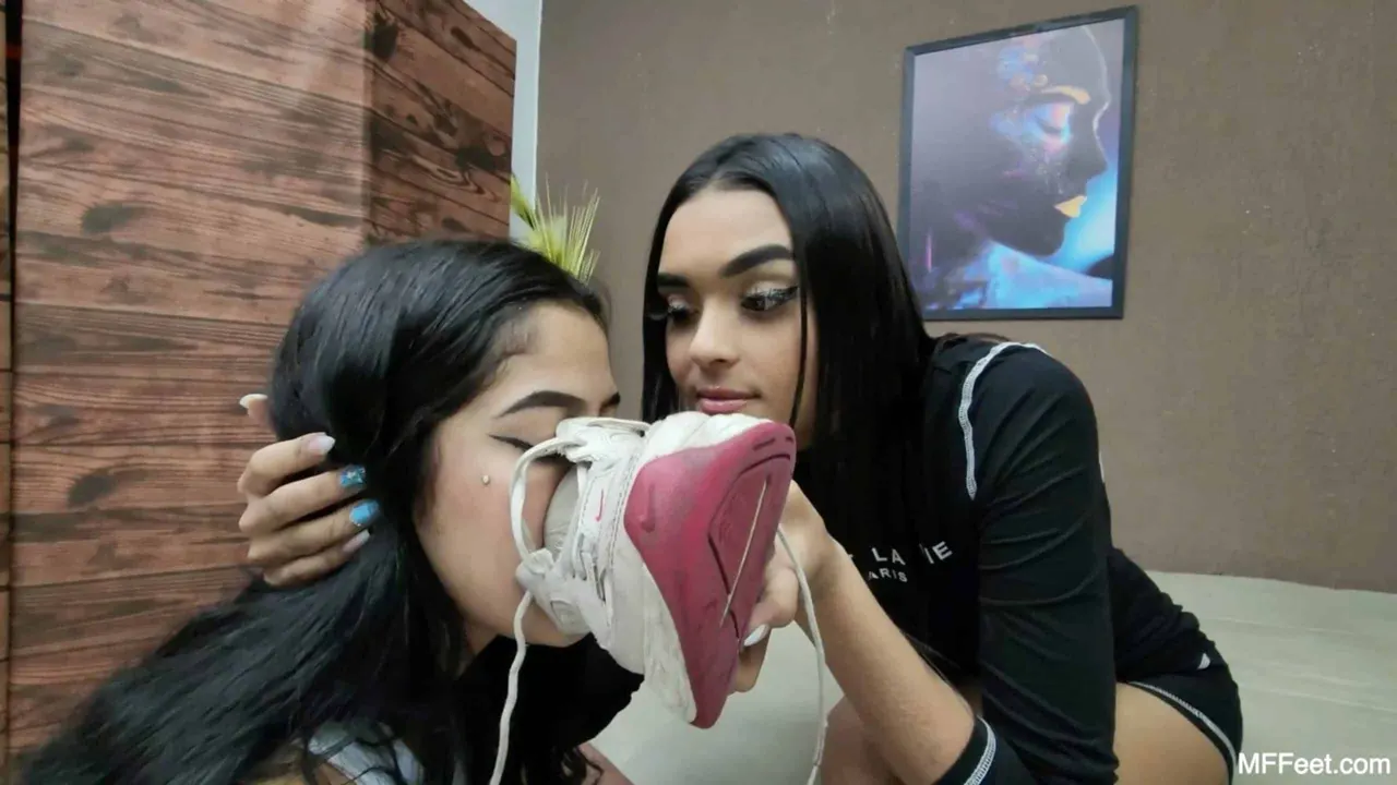 Zaira Gutti’s Feet Domination over Catita