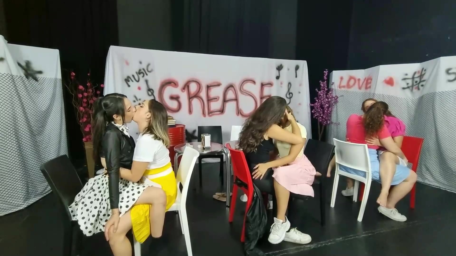 Hot Kisses Super Production: Grease 80 ‘s Movie