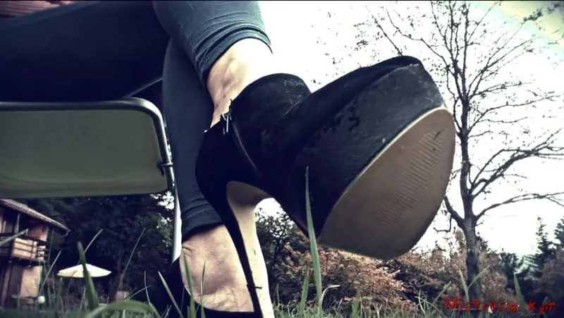 You are a dirty worm with heels fetish