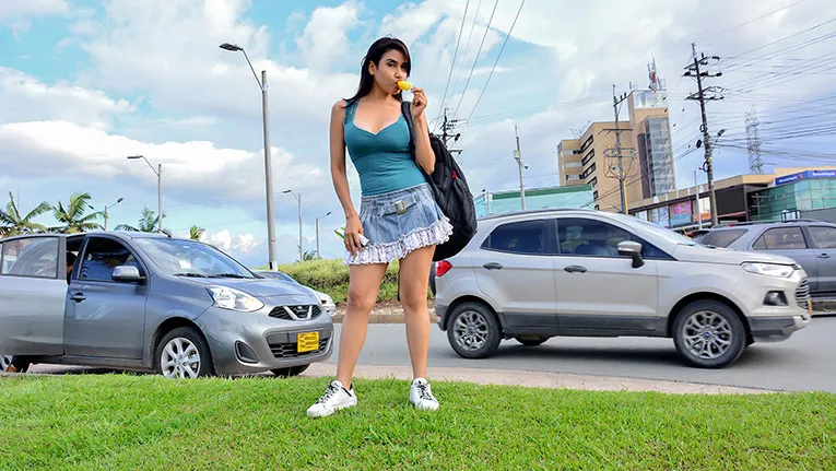 Bella Dulce on Oye Loca