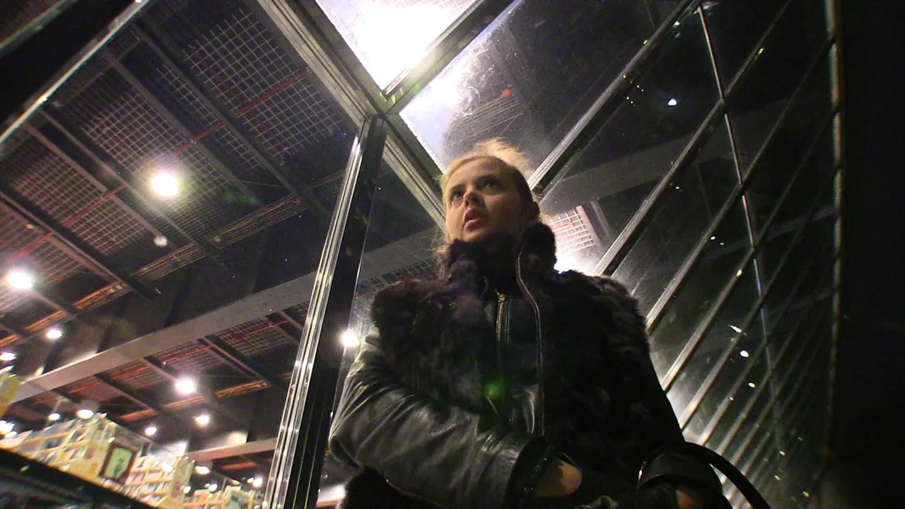 Stranded Babe Takes A Ride Home On Stranger's Dick