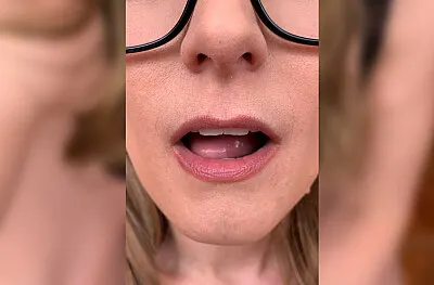Ophelia Kaan Kisses