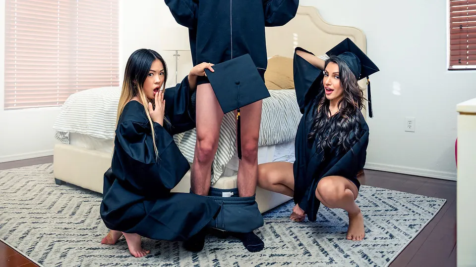 Stepsisters Graduation Day - S17:E4