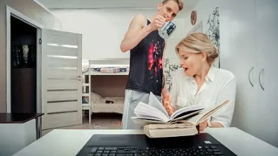 How to make out with a tutor? Just spill tea on her!