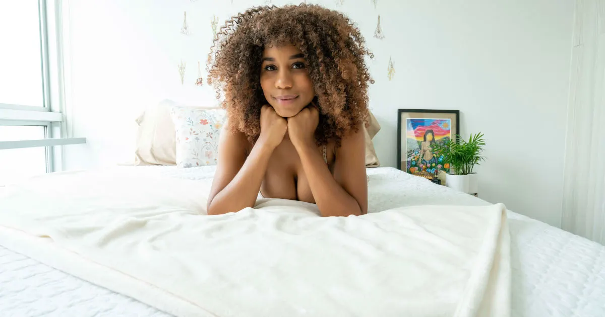 Come Hangout In My Bedroom!
