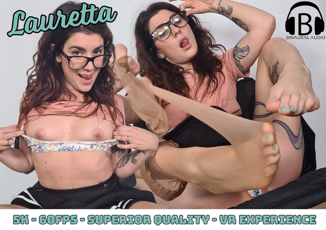 Sexy schoolgirl Lauretta flaunts her drool-worthy curves